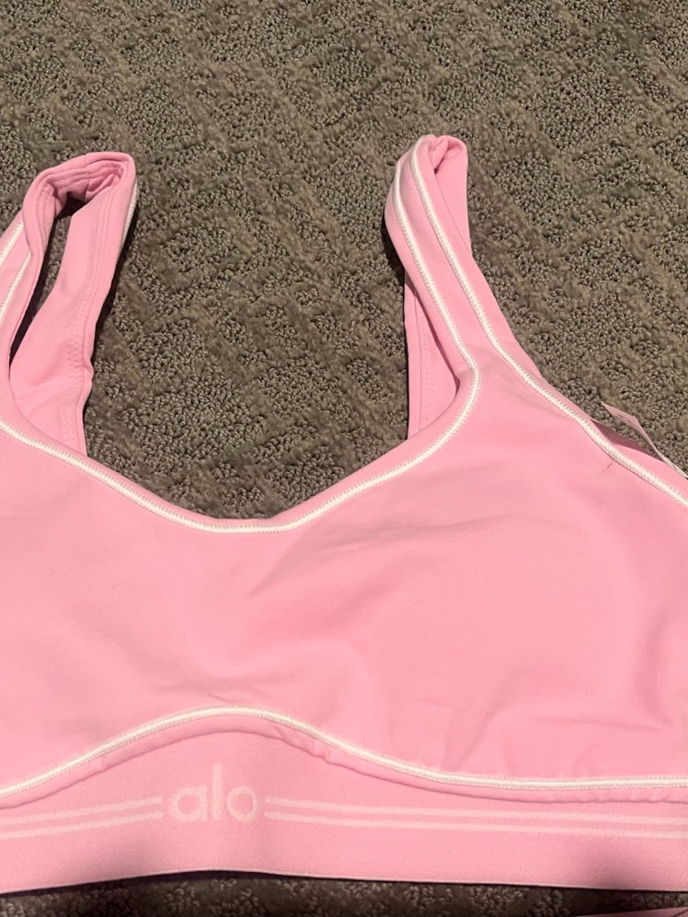 Alo airbrush pink heart throb bra and leggings set - Picture 2 of 8